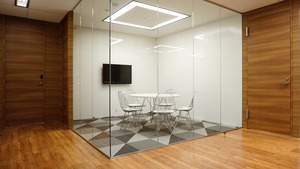 コンパクトな会議室。ガラス張りでポップなイメージ。丸テーブルで、会議も盛り上がっちゃいます♪